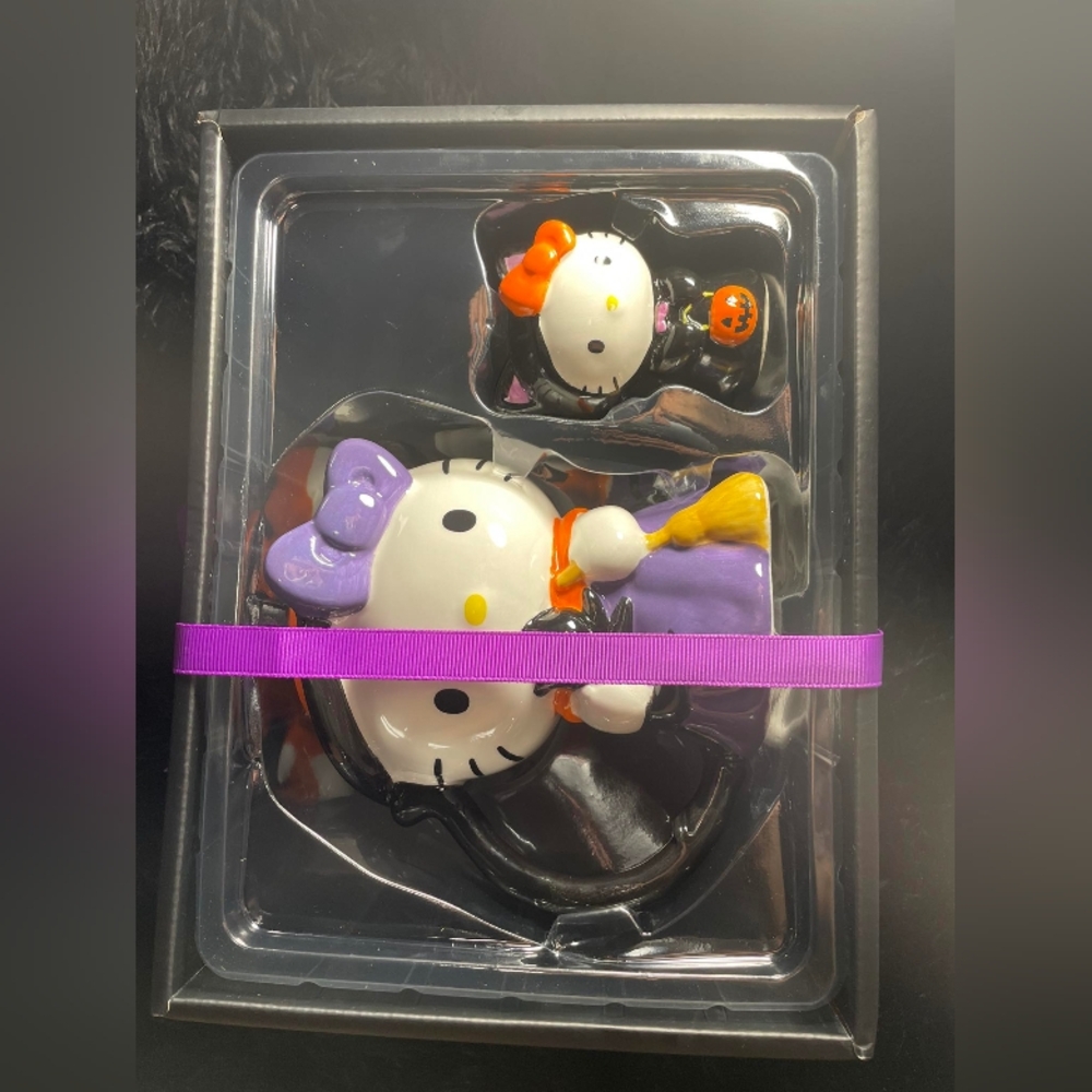 ( AVAILABLE)Hello Kitty Halloween Mug Figurine Set